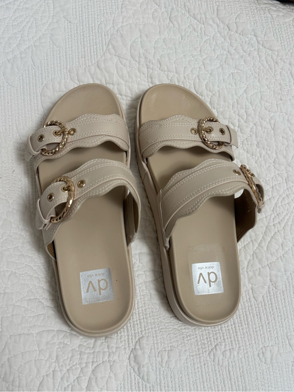 Dolce Vita Cream Slide Sandals with Gold Chain Buckles size 7 new